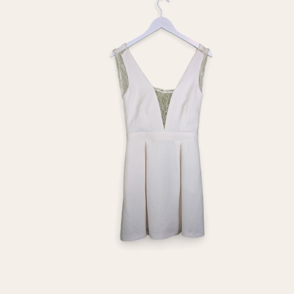 BCBG Generation dress white mini lace‎ deep v sleeveless 6